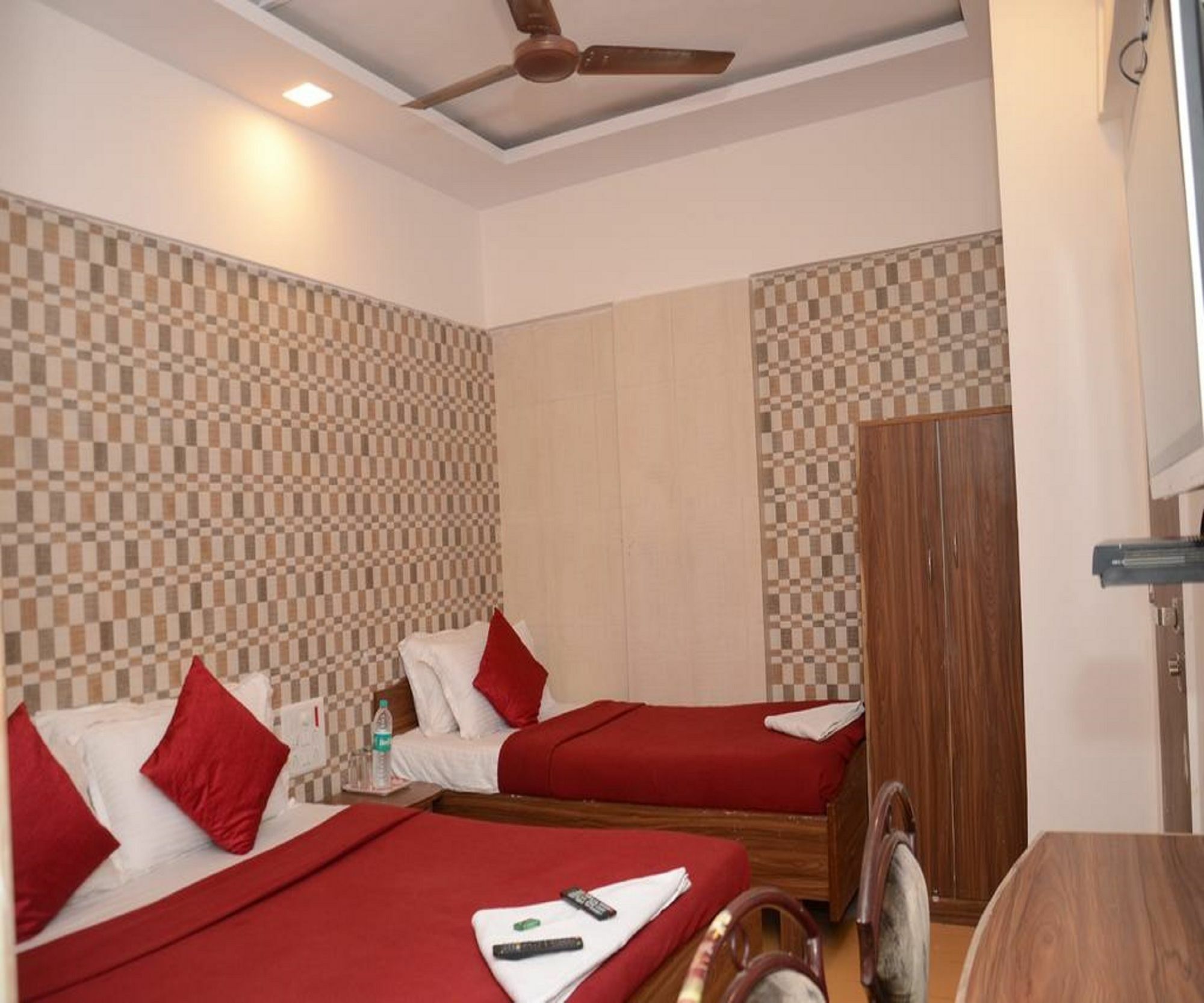 Anil Guest House Mumbai  Buitenkant foto